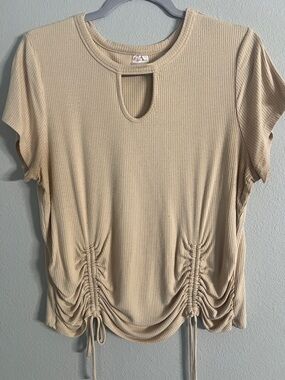 No Boundaries Beige Ribbed Short-Sleeve Top with Keyhole & Side Ruching